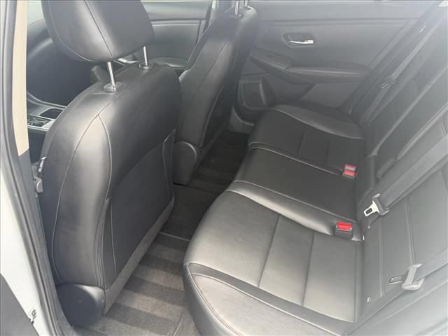 Used 2023 Nissan Sentra SR w/ SR Premium Package FWD image 9