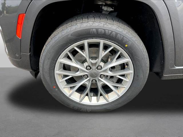 Used 2022 Jeep Grand Cherokee Summit AWD/4WD image 36