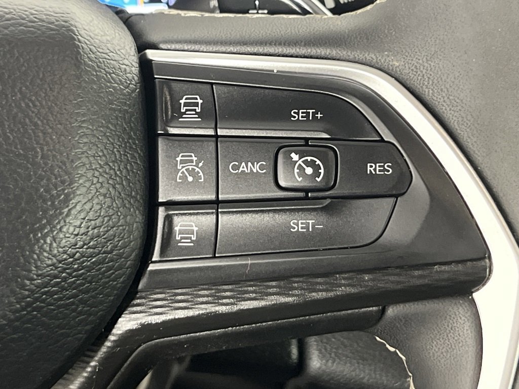 Used 2023 Jeep Grand Cherokee Laredo image 17