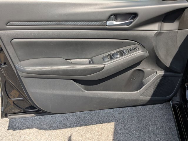 Used 2024 Nissan Altima 2.5 SV FWD image 13