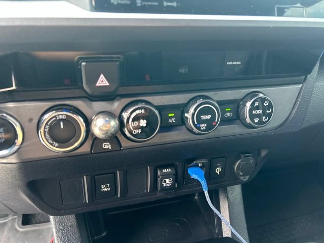 Used 2018 Toyota Tacoma TRD Sport AWD/4WD image 40