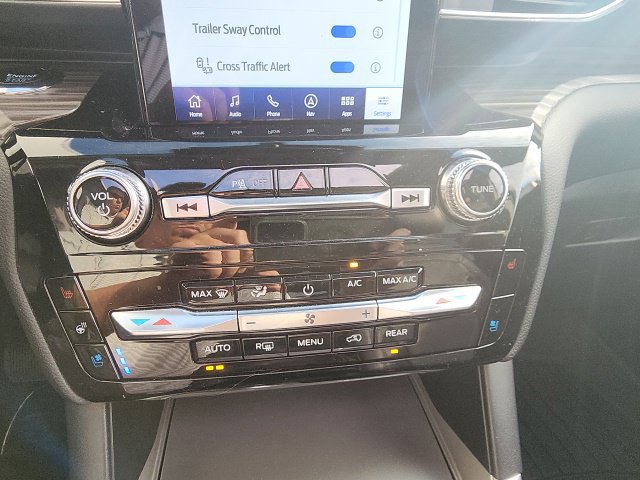 Certified 2023 Ford Explorer Limited w/ Limited Technology Package AWD/4WD image 23