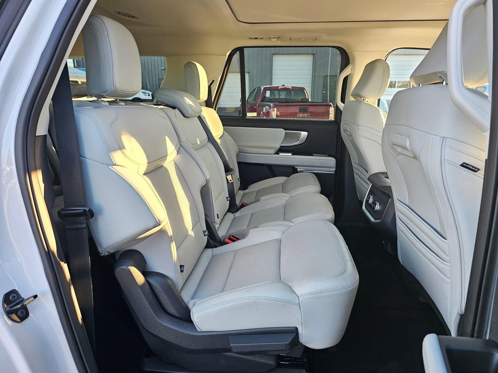 Certified 2025 Ford Expedition Max Platinum image 14