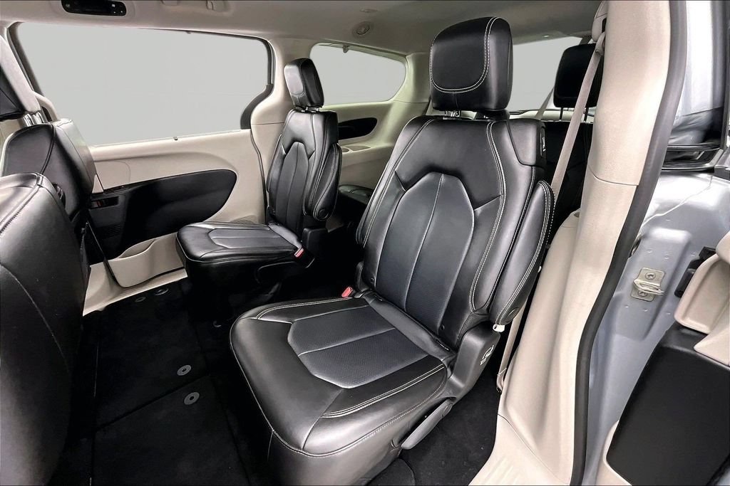 Used 2023 Chrysler Pacifica Touring-L FWD image 26