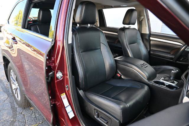 Used 2019 Toyota Highlander XLE AWD/4WD image 24