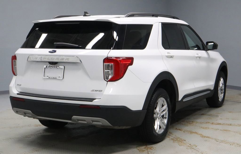 Certified 2022 Ford Explorer XLT w/ Equipment Group 202A image 5