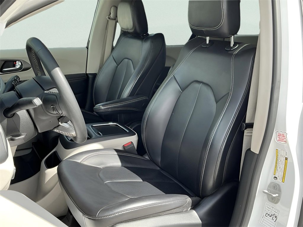 Used 2023 Chrysler Pacifica Touring-L image 22