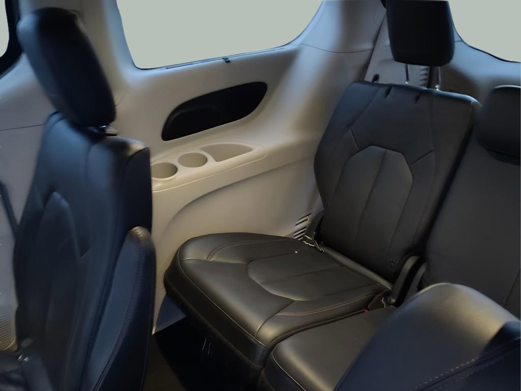 Used 2017 Chrysler Pacifica Touring-L image 26