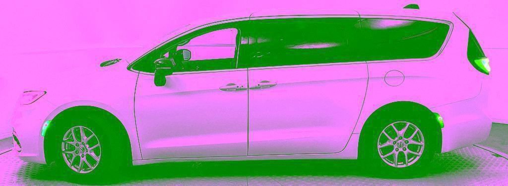 Used 2024 Chrysler Pacifica Touring-L FWD image 5