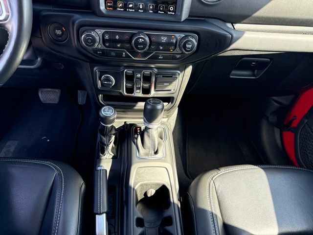 Used 2022 Jeep Wrangler Unlimited Sahara w/ Cold Weather Group AWD/4WD image 34