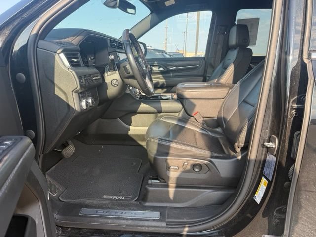 Used 2022 GMC Yukon XL Denali AWD/4WD image 15