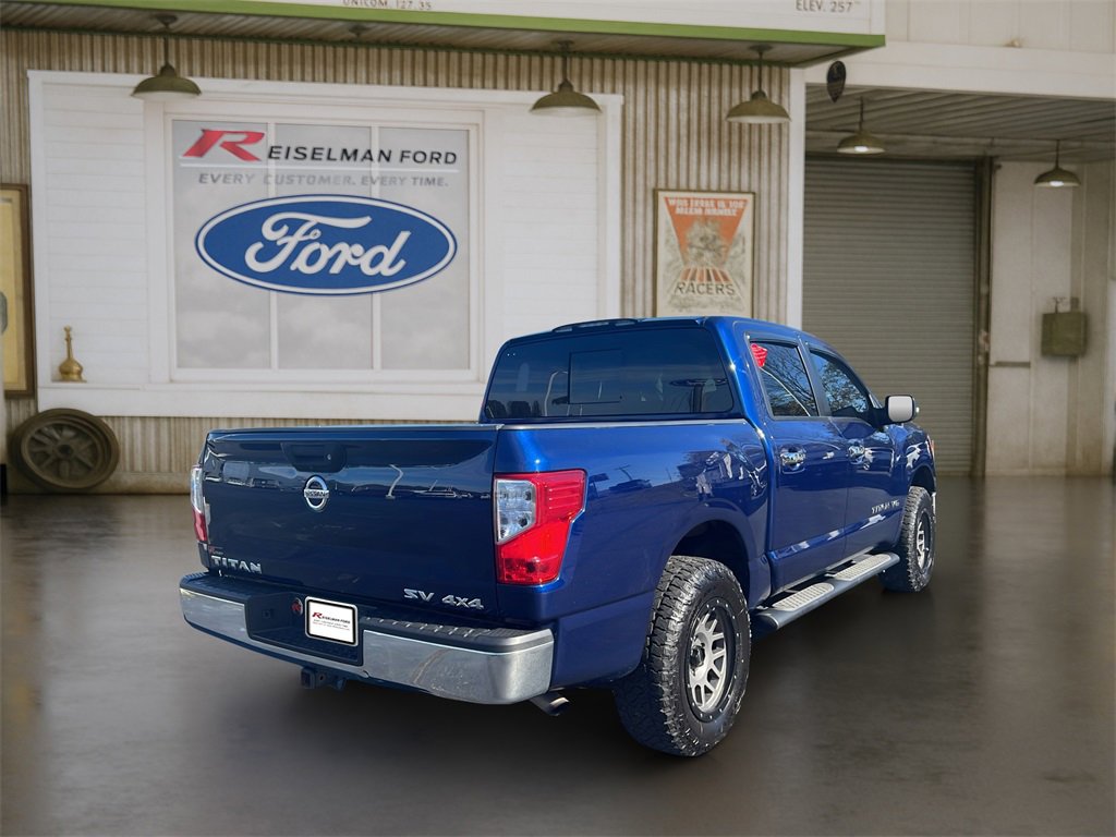 Used 2019 Nissan Titan SV image 4