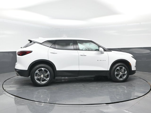 Used 2025 Chevrolet Blazer LT AWD/4WD image 3