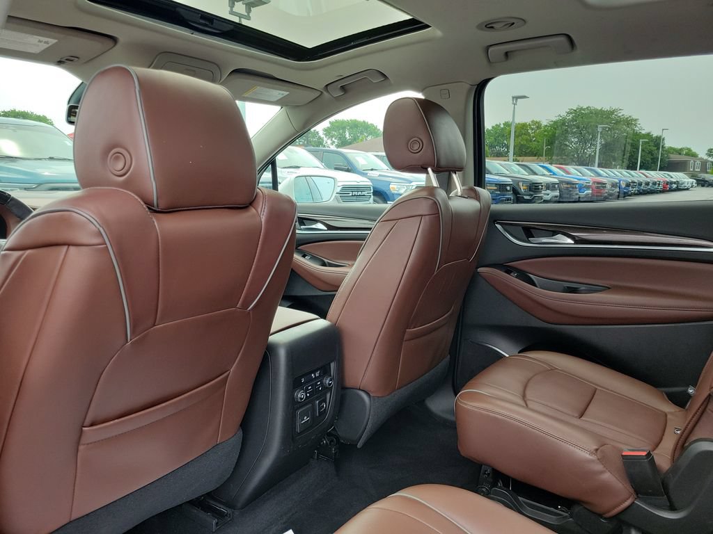 Used 2018 Buick Enclave Avenir w/ Avenir Technology Package AWD/4WD image 16