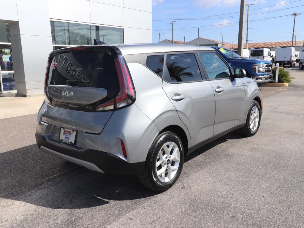 Used 2025 Kia Soul LX w/ LX Technology Package image 5