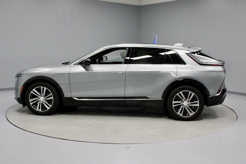 Used 2024 Cadillac Lyriq Luxury image 2