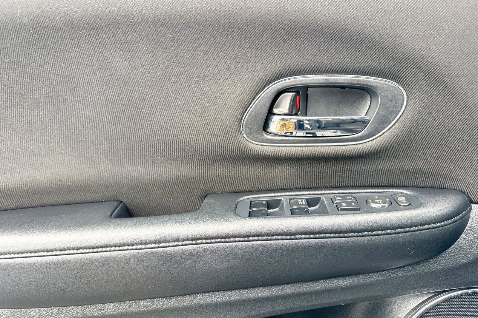 Used 2018 Honda HR-V EX image 16