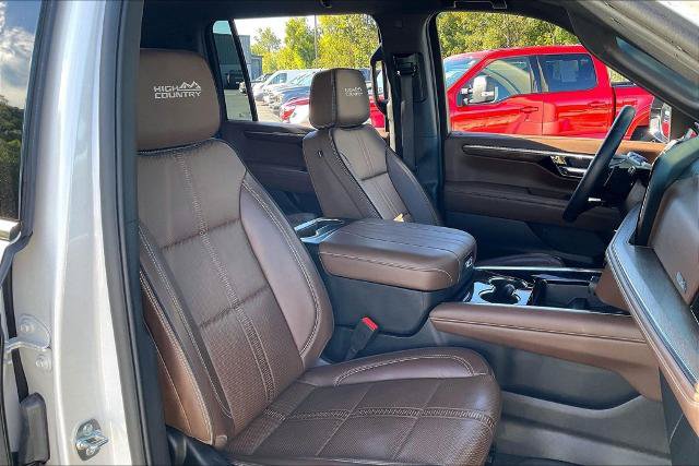 Used 2025 Chevrolet Suburban High Country RWD image 7