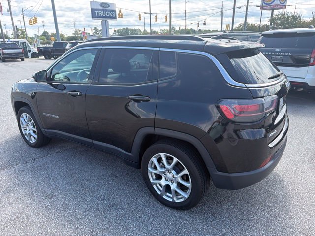 Used 2024 Jeep Compass Latitude w/ Sun and Sound Group AWD/4WD image 5