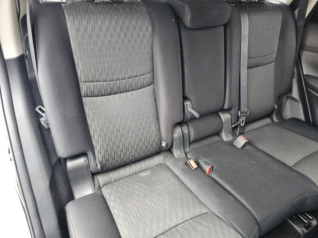 Used 2017 Nissan Rogue SV image 18