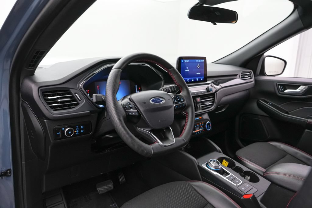 Certified 2025 Ford Escape ST-Line Select AWD/4WD image 12