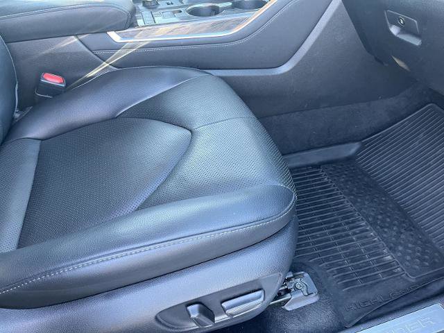 Used 2022 Toyota Highlander Limited image 15