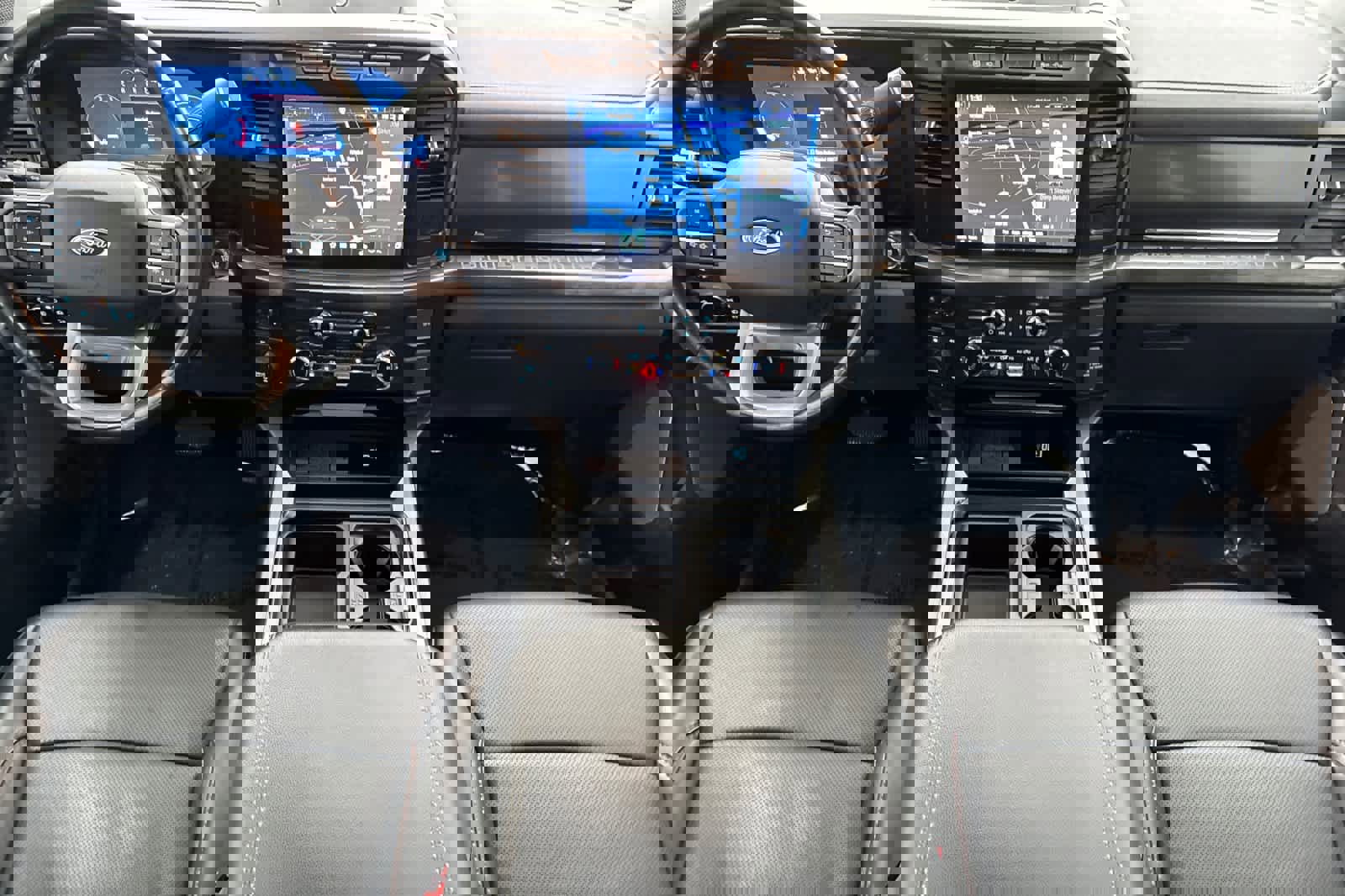 Certified 2024 Ford F350 Lariat w/ Black Appearance Package image 3