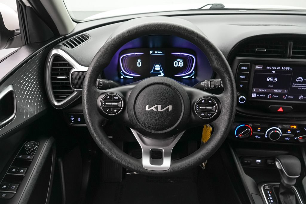 Used 2025 Kia Soul LX w/ LX Technology Package FWD image 13
