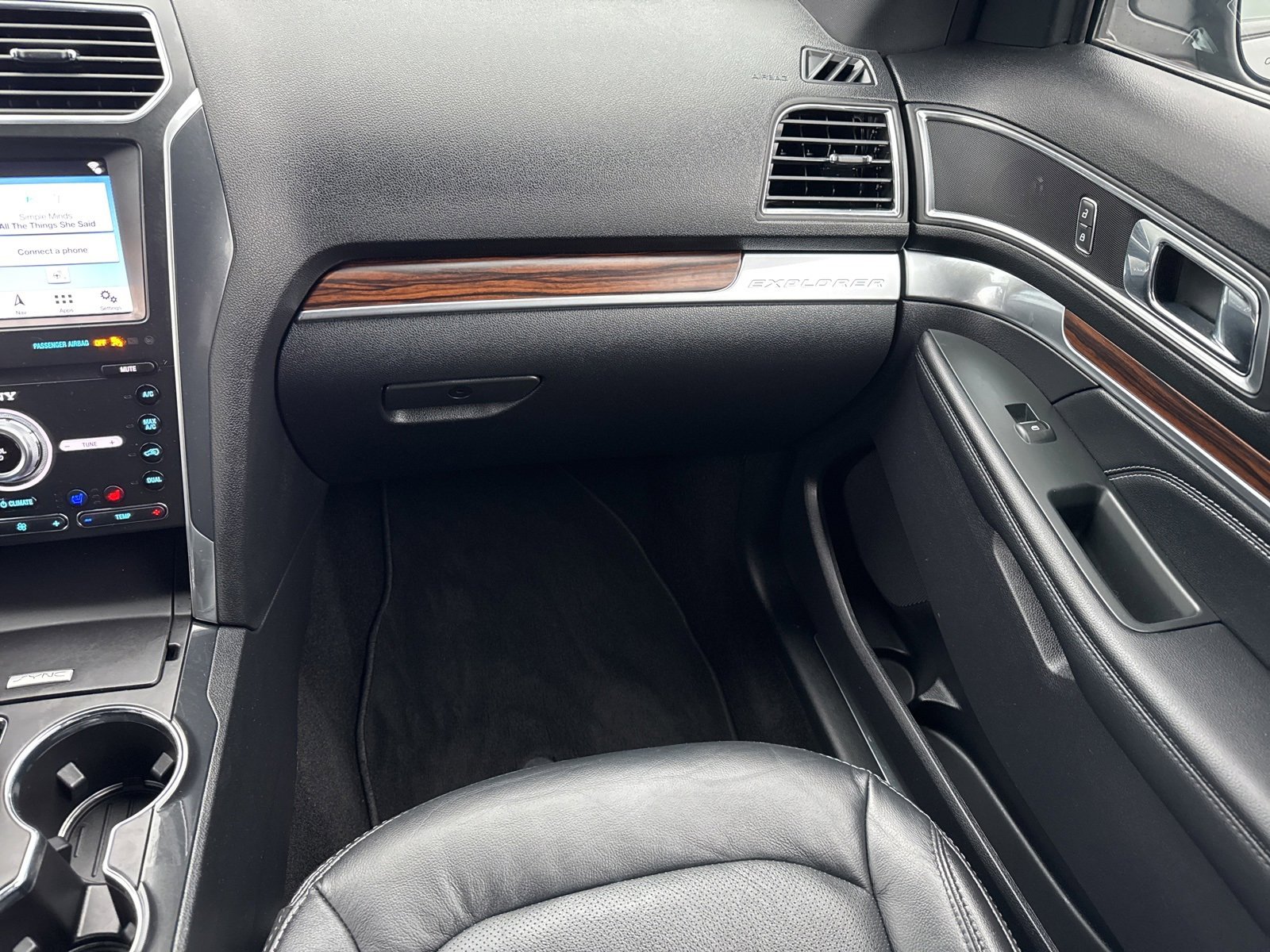 Certified 2019 Ford Explorer Limited w/ Ford Safe & Smart Package image 24