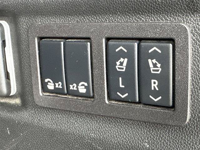 Used 2024 GMC Yukon AT4 AWD/4WD image 26