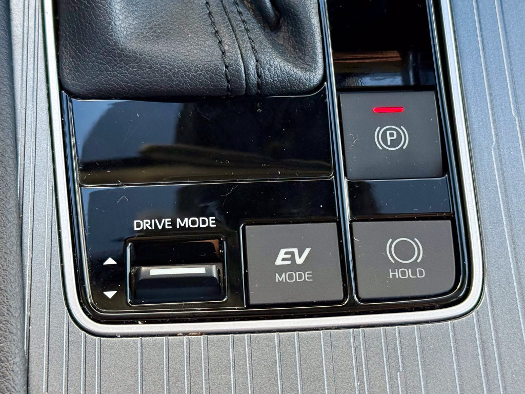 Used 2025 Toyota Sienna LE FWD image 31
