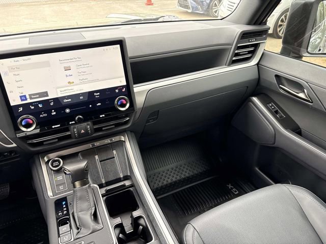 Used 2025 Lexus GX 550 w/ Accessory Package (2T) AWD/4WD image 14