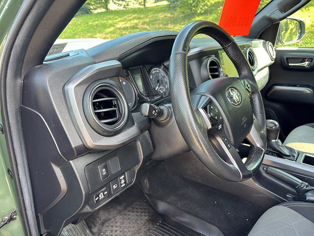Used 2022 Toyota Tacoma TRD Sport w/ Technology Package AWD/4WD image 13