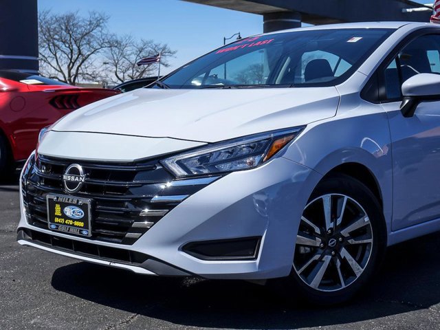 Used 2025 Nissan Versa SV FWD image 3