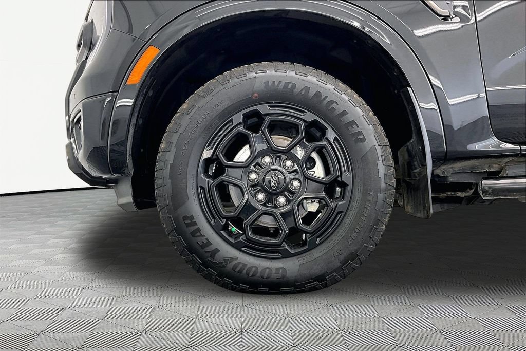 Certified 2025 Ford Ranger Lariat w/ Black Appearance Package AWD/4WD image 9