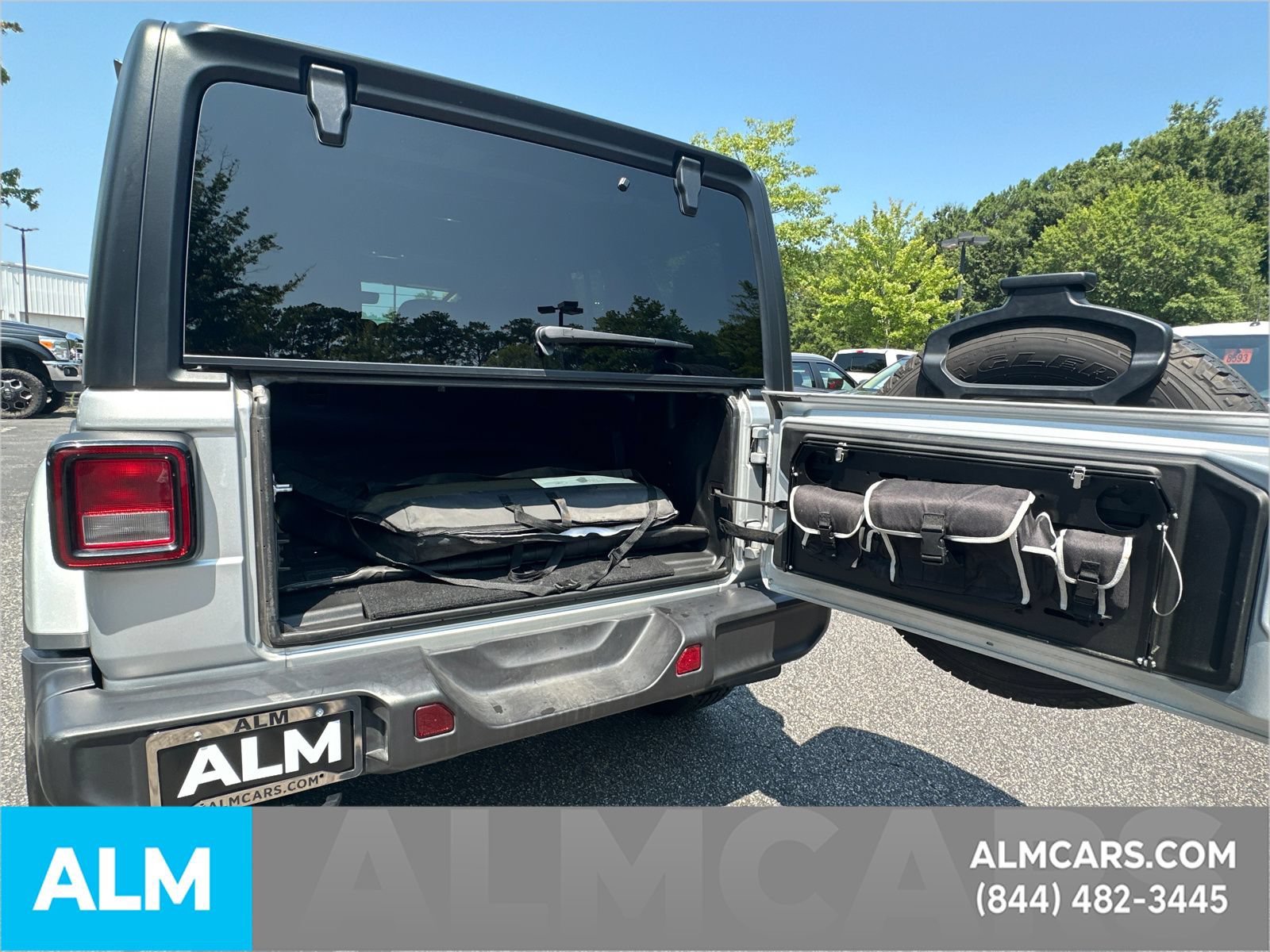 Used 2023 Jeep Wrangler Unlimited Sahara AWD/4WD image 21