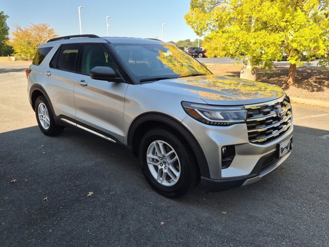 Certified 2025 Ford Explorer Active w/ Active Comfort Package RWD image 2