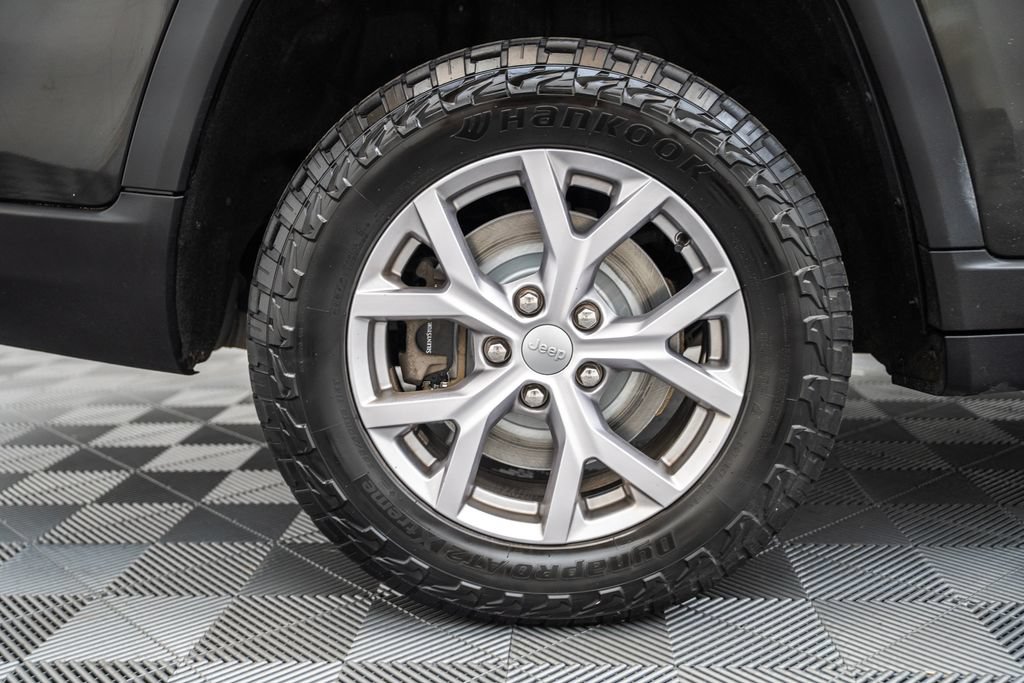 Used 2022 Jeep Grand Cherokee L Limited AWD/4WD image 16