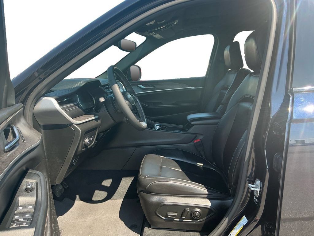 Used 2024 Jeep Grand Cherokee L Limited w/ Black Appearance Package AWD/4WD image 14