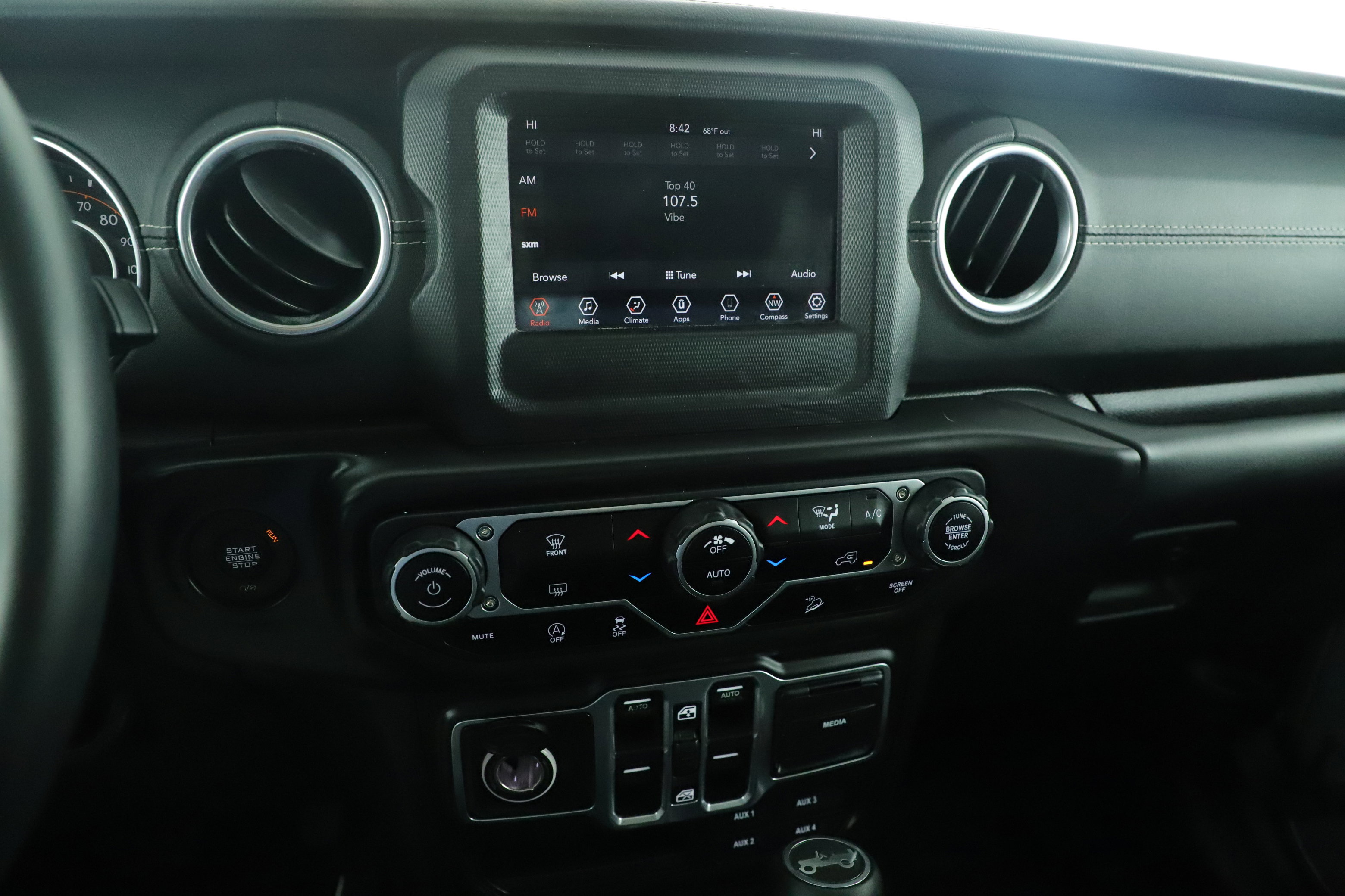 Used 2018 Jeep Wrangler Unlimited Sahara image 16