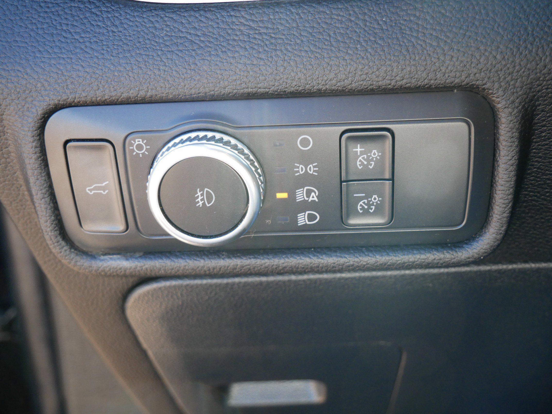 Certified 2022 Ford Explorer XLT w/ Equipment Group 202A image 26