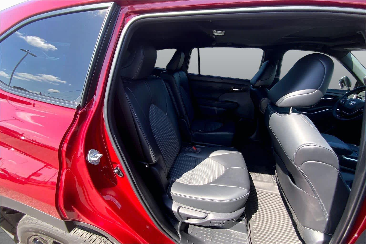 Used 2023 Toyota Highlander XSE FWD image 20