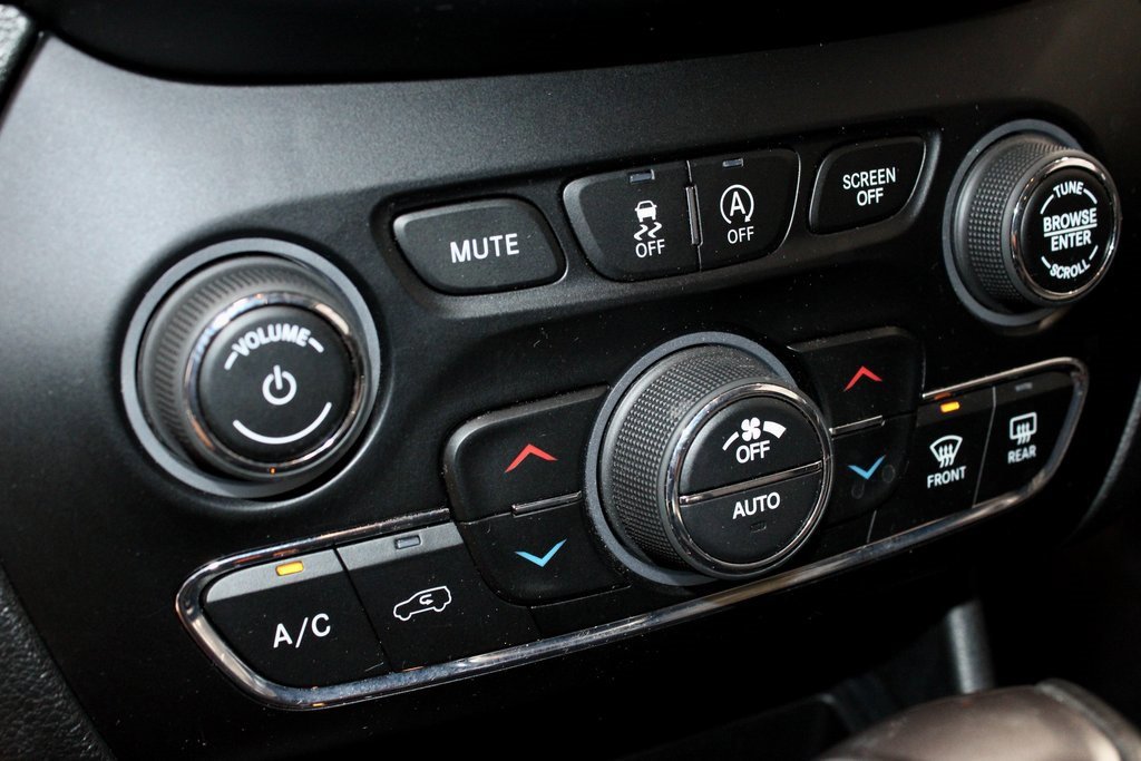 Used 2022 Jeep Cherokee Latitude Lux w/ Mopar Interior Package image 31