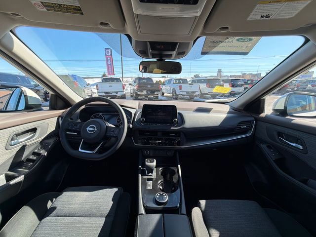 Used 2023 Nissan Rogue SV image 16