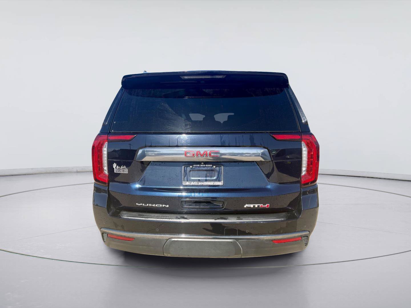 Used 2024 GMC Yukon AT4 w/ AT4 Premium Package AWD/4WD image 4