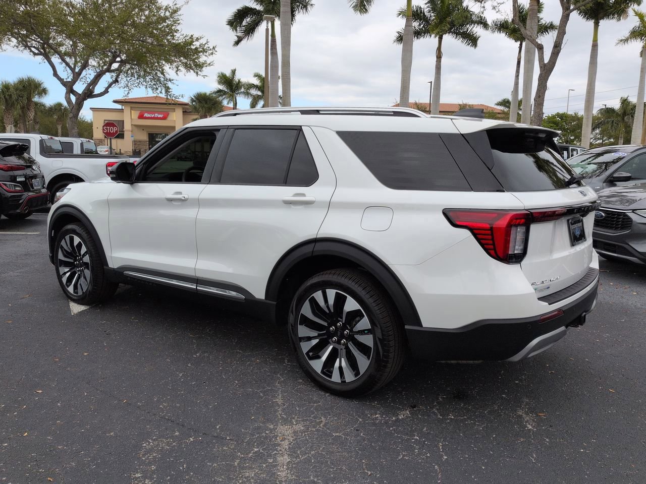 Certified 2026 Ford Explorer Platinum w/ LUX Leather Package image 3