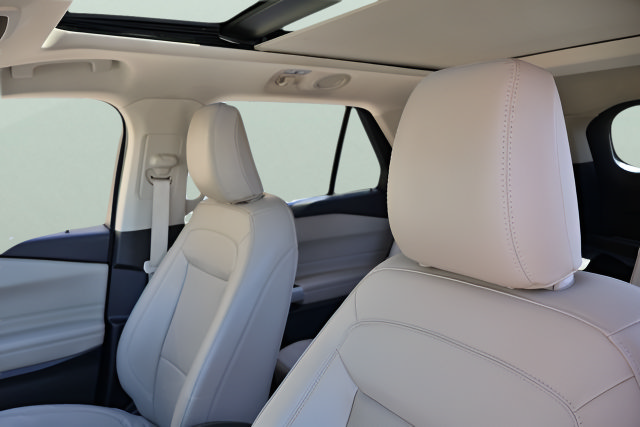 Certified 2023 Ford Explorer Limited w/ Limited Technology Package AWD/4WD image 14