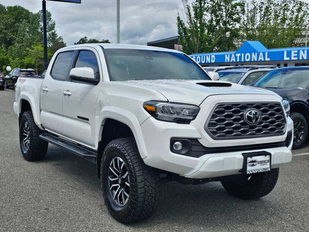 Used 2022 Toyota Tacoma TRD Sport w/ Black Out Package (TMS) AWD/4WD image 8
