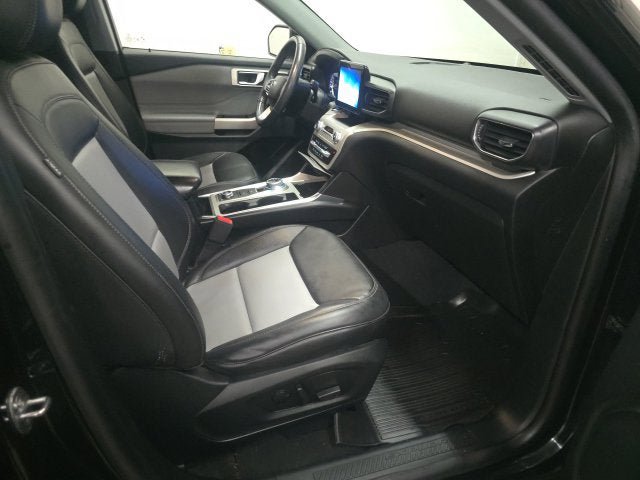 Certified 2023 Ford Explorer XLT w/ Equipment Group 202A AWD/4WD image 3