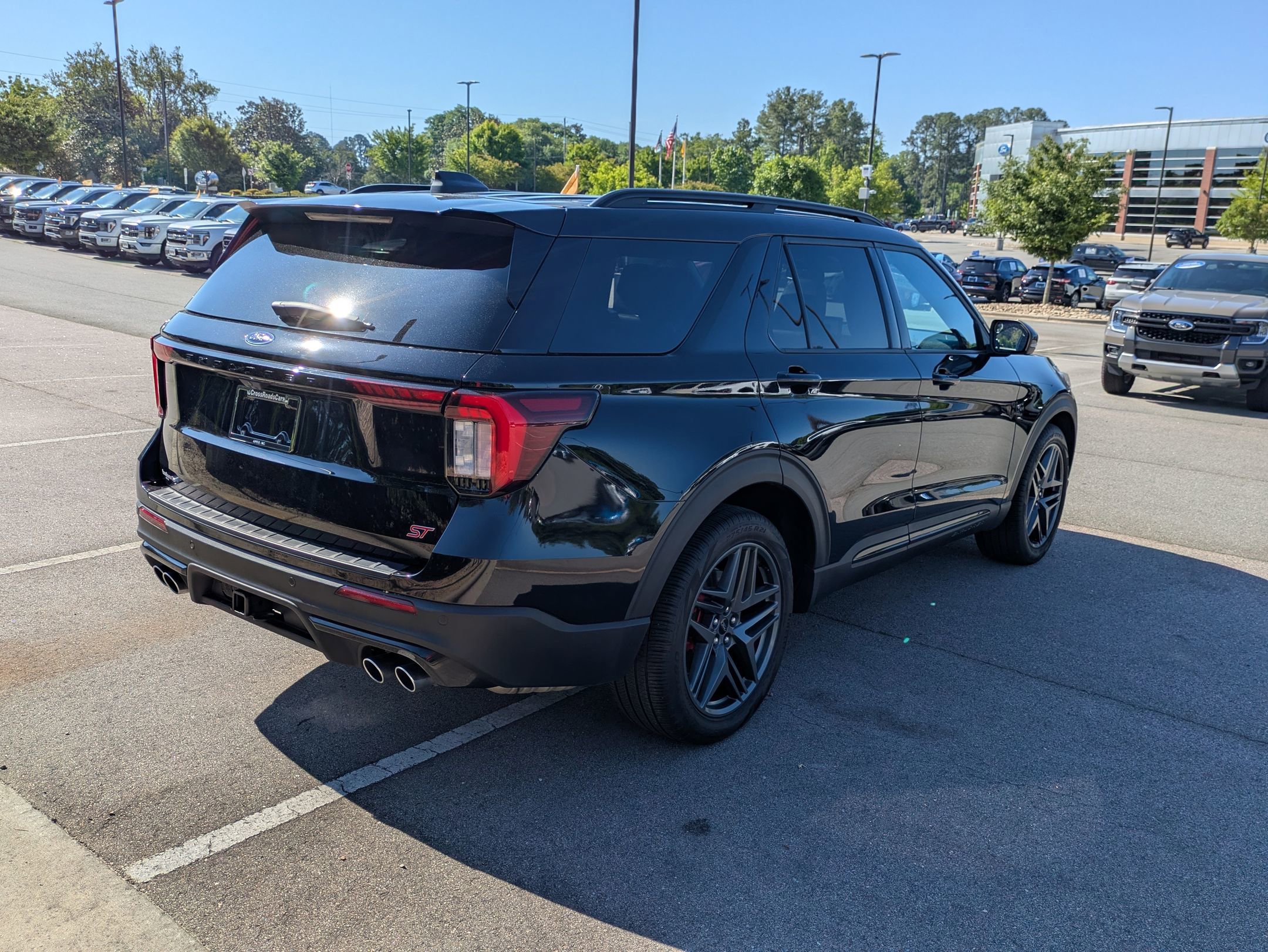 Certified 2025 Ford Explorer ST AWD/4WD image 4